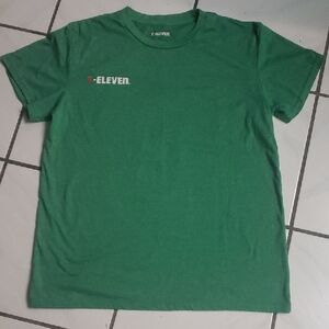 Unique brand new "old school" 7-Eleven green T-Shirt